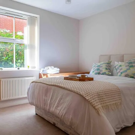 Spacious Near Centre And Nec Apartment